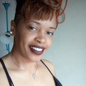 Meet your Posher, Roxanne